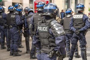 Paris : le cri d'alarme des commerçants, victimes collatérales des manifestations contre la loi Sécurité Globale